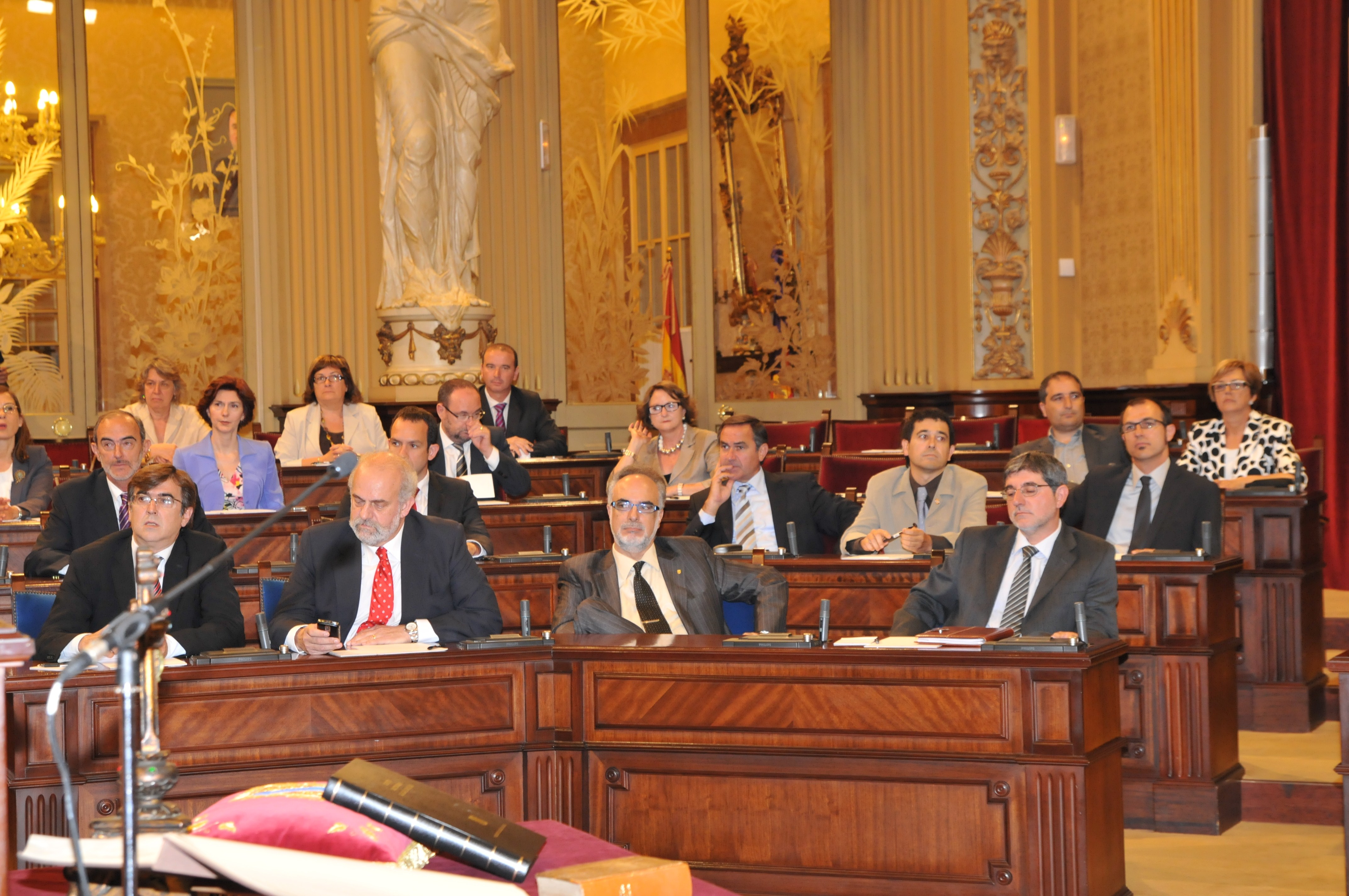 Fotografia de la sessi&oacute; constitutiva